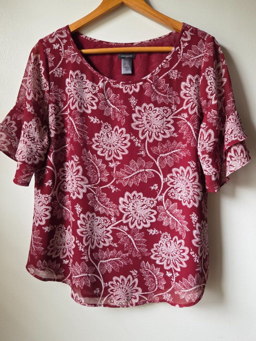 EUC LIKE NEW ANN TAYLOR LAYERED SLEEVES MANDALA FLORAL PRINT TOP LINED SIZE M